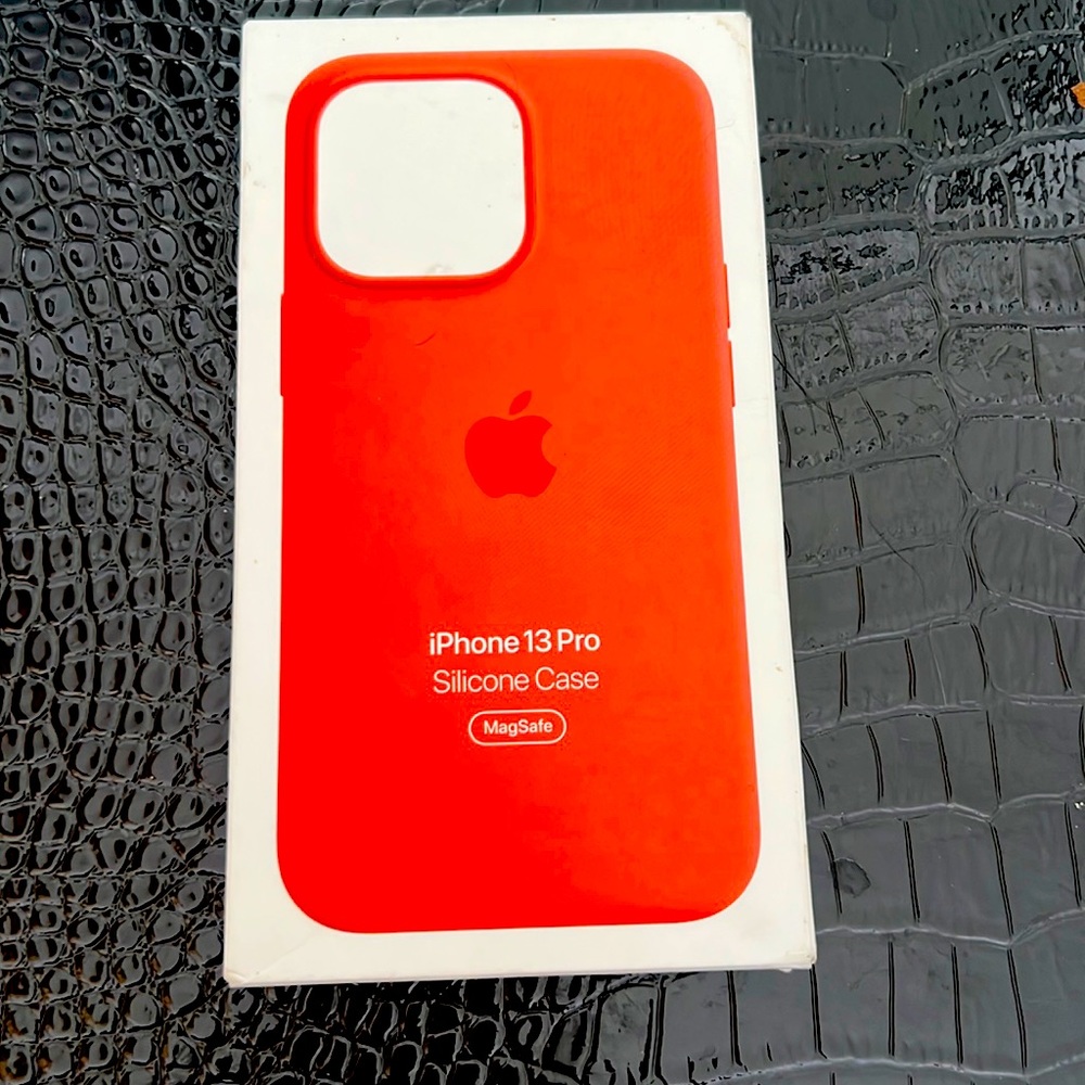 iPhone 13 pro silicone case mag safe